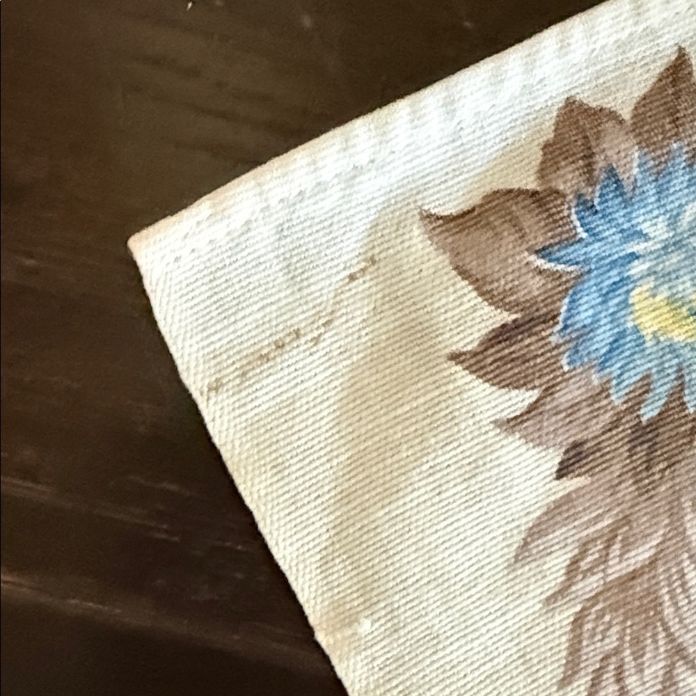 Chic Floral Table Linen in Blue and Cream - Picture 4 of 8